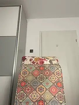 snow flakee online show from 02-16-25, 11:16