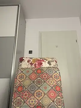 snow flakee online show from 02-27-25, 08:06