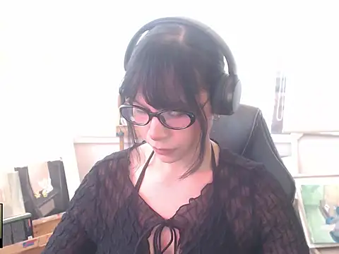 Snapshot of alien__show chatting on 04-21-26, 06:12 alien show online show from 04-21-26, 06:12