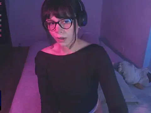 Snapshot of alien__show chatting on 05-19-26, 03:35 alien show online show from 05-19-26, 03:35