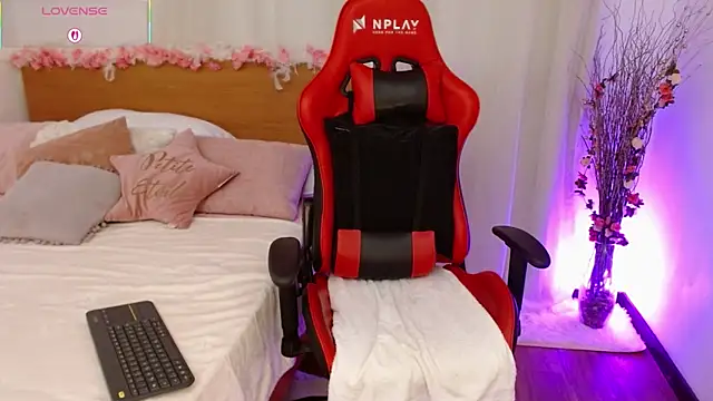 lucy luu  online show from 04-19-26, 06:43