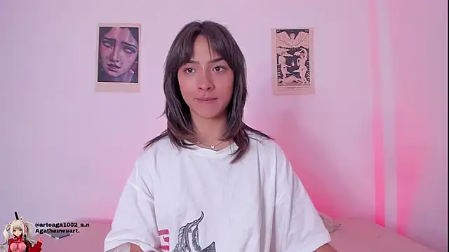 Snapshot of Moonlight1002 chatting on 11-18-25, 07:57 Moonlight1002 online show from 11-18-25, 07:57