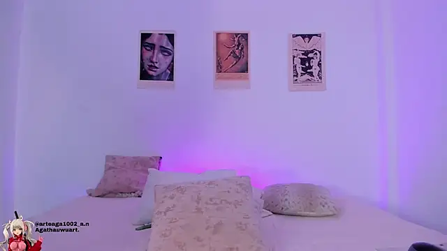 Snapshot of Moonlight1002 chatting on 11-28-25, 02:42 Moonlight1002 online show from 11-28-25, 02:42