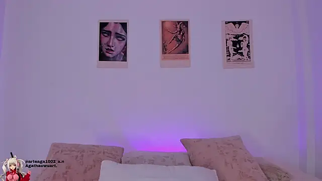 Snapshot of Moonlight1002 chatting on 11-30-25, 06:01 Moonlight1002 online show from 11-30-25, 06:01