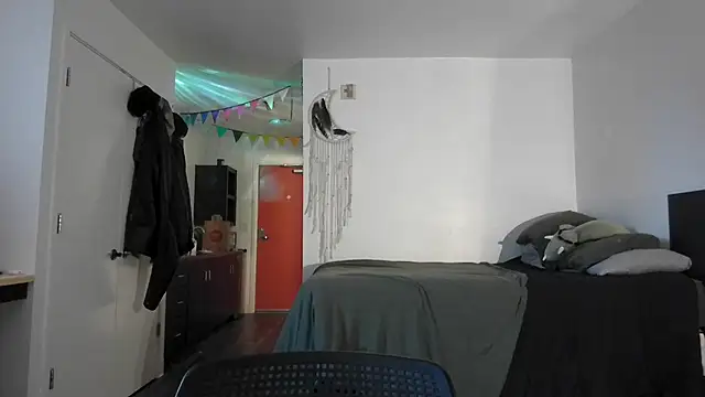 Snapshot of SilasRed chatting on 12-29-24, 11:18 SilasRed online show from 12-29-24, 11:18