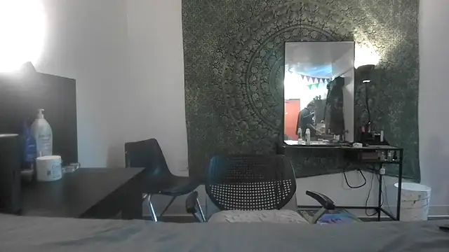 Snapshot of SilasRed chatting on 01-17-25, 12:53 SilasRed online show from 01-17-25, 12:53