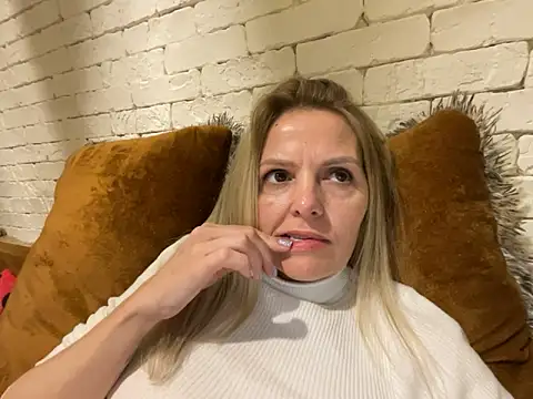 Snapshot of Angel_girllovemy chatting on 02-28-25, 04:42 Angel girllovemy online show from 02-28-25, 04:42