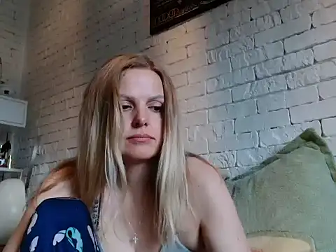 Snapshot of Angel_girllovemy chatting on 10-17-25, 08:28 Angel girllovemy online show from 10-17-25, 08:28