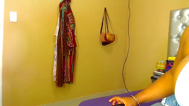 Snapshot of missboobsxx chatting on 11-11-25, 08:20 missboobsxx online show from 11-11-25, 08:20