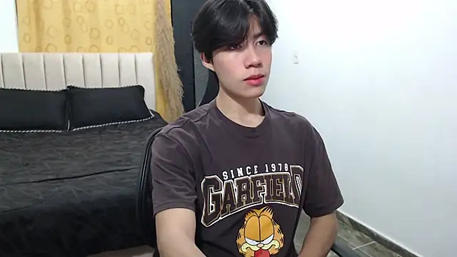 Snapshot of Elio-cam chatting on 12-25-24, 08:18 Elio-cam online show from 12-25-24, 08:18