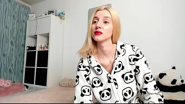 KenzieDawton online show from 01-12-25, 05:03