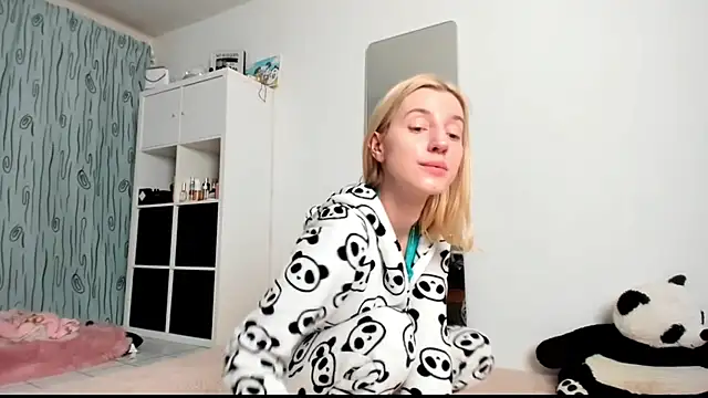 KenzieDawton online show from 01-15-25, 05:08