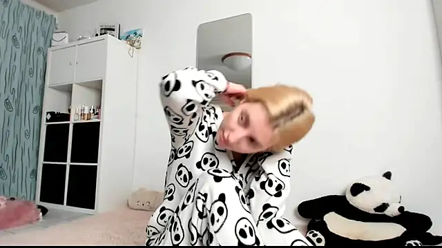 KenzieDawton online show from 01-18-25, 05:10