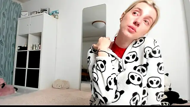 KenzieDawton online show from 02-24-25, 06:16