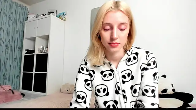 KenzieDawton online show from 03-14-25, 04:54