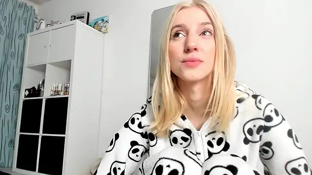 KenzieDawton online show from 10-25-25, 03:36