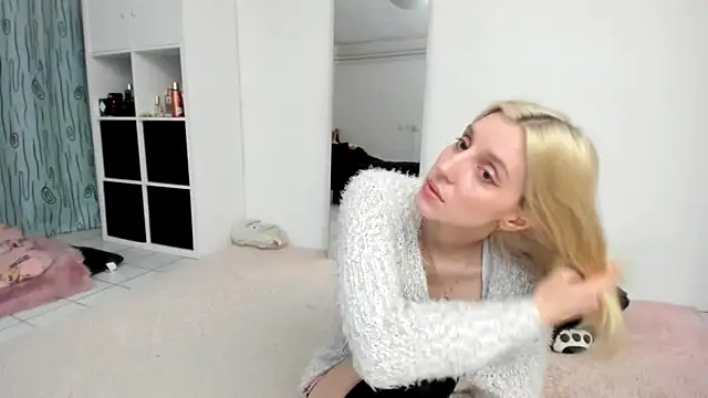 KenzieDawton online show from 04-04-26, 05:54