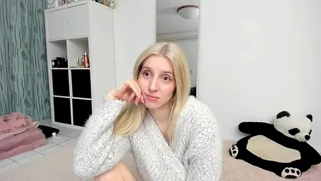 KenzieDawton online show from 04-15-26, 04:14