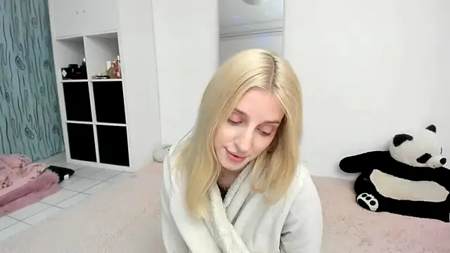 Snapshot of KenzieDawton chatting on 05-23-26, 05:06 KenzieDawton online show from 05-23-26, 05:06