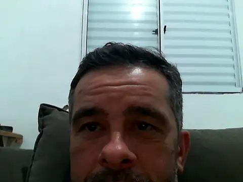 Snapshot of Rcosta_81 chatting on 12-17-25, 01:22 Rcosta 81 online show from 12-17-25, 01:22