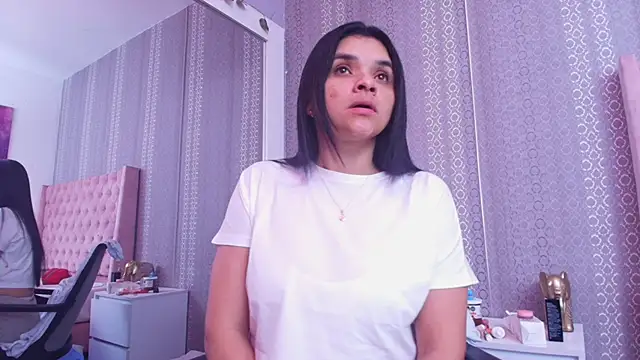 Snapshot of indi_catalina chatting on 01-21-25, 11:56 indi catalina online show from 01-21-25, 11:56