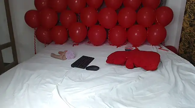 Snapshot of Naughtymis chatting on 02-15-25, 05:50 Naughtymis online show from 02-15-25, 05:50