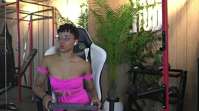 Snapshot of kelly_thomson chatting on 07-15-26, 12:54 kelly thomson online show from 07-15-26, 12:54
