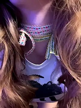 Snapshot of Weeissy chatting on 09-11-25, 07:03 Weeissy online show from 09-11-25, 07:03