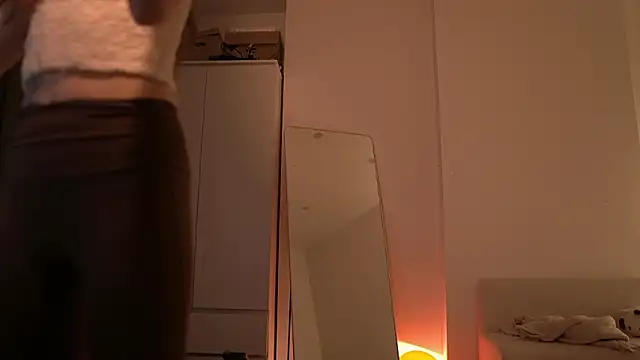 Snapshot of Weeissy chatting on 03-07-26, 07:00 Weeissy online show from 03-07-26, 07:00