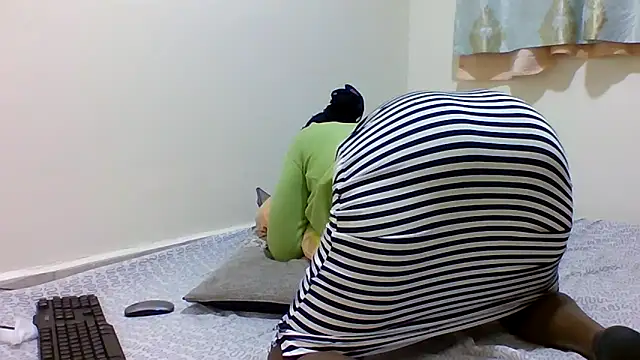 Snapshot of sweetelle09 chatting on 04-19-26, 07:38 sweetelle09 online show from 04-19-26, 07:38
