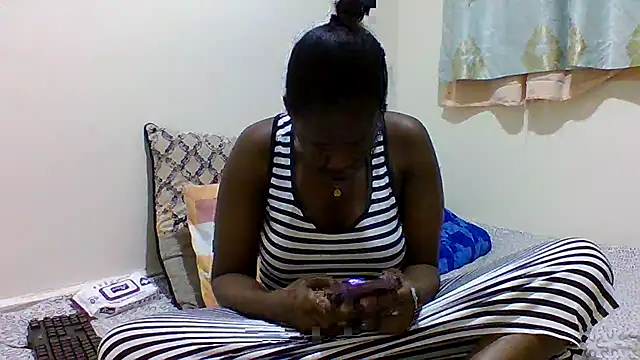 Snapshot of sweetelle09 chatting on 05-08-26, 06:57 sweetelle09 online show from 05-08-26, 06:57