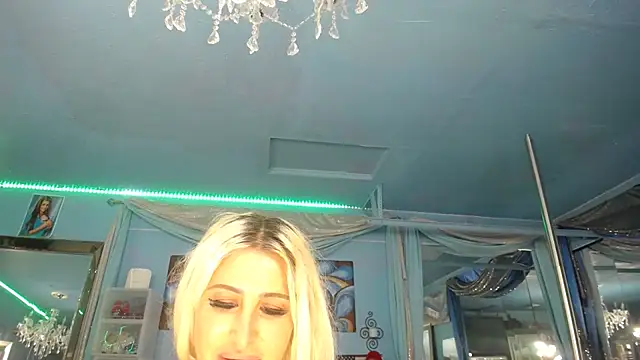 Snapshot of ADRIANNA_FOX chatting on 06-27-26, 05:07 ADRIANNA FOX online show from 06-27-26, 05:07