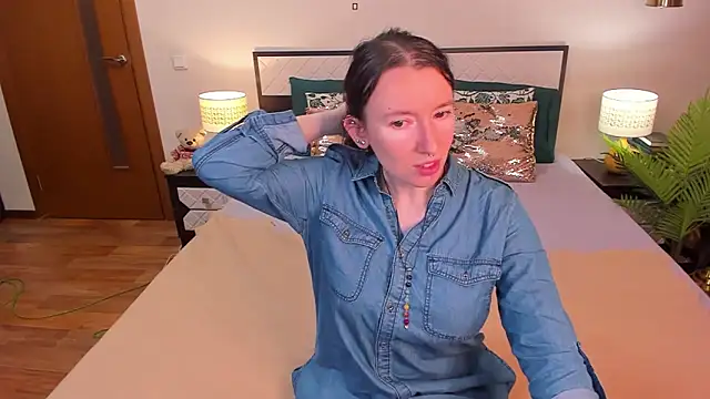 Snapshot of CatherineWalls chatting on 05-19-26, 04:41 CatherineWalls online show from 05-19-26, 04:41