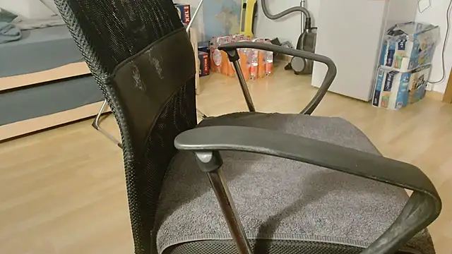 Snapshot of lumpi99 chatting on 10-11-25, 03:17 lumpi99 online show from 10-11-25, 03:17