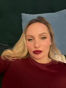 Snapshot of AngelOxy chatting on 12-17-24, 02:22 AngelOxy online show from 12-17-24, 02:22