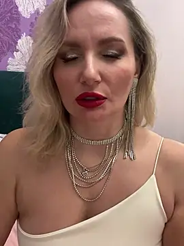 Snapshot of AngelOxy chatting on 12-25-24, 02:34 AngelOxy online show from 12-25-24, 02:34