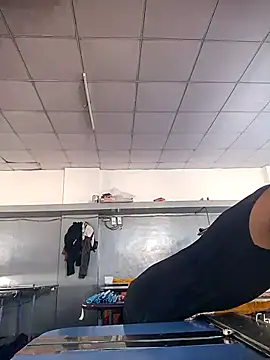 Snapshot of Aayankhan99 chatting on 12-17-25, 09:37 Aayankhan99 online show from 12-17-25, 09:37