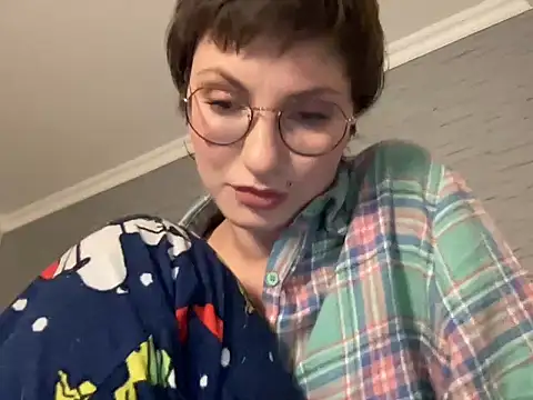 Snapshot of -CatchMe- chatting on 12-16-25, 10:15 -CatchMe- online show from 12-16-25, 10:15