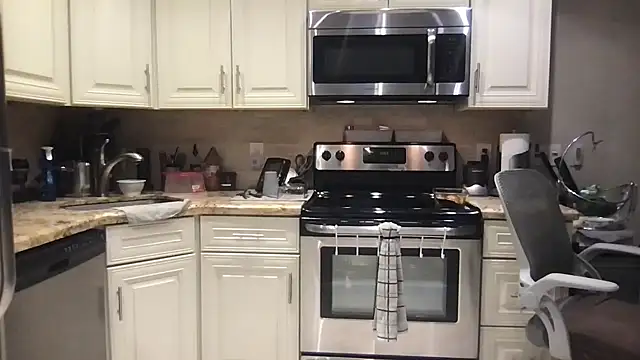 BigGuyMuscle online show from 09-24-25, 03:54