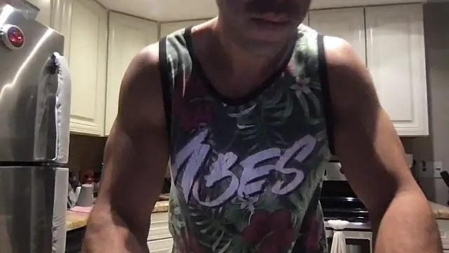 Snapshot of BigGuyMuscle chatting on 12-18-25, 09:54 BigGuyMuscle online show from 12-18-25, 09:54