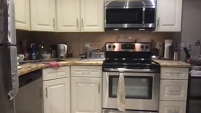 Snapshot of BigGuyMuscle chatting on 12-20-25, 12:01 BigGuyMuscle online show from 12-20-25, 12:01