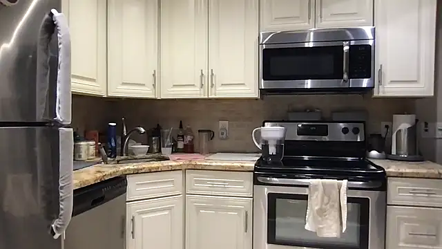 Snapshot of BigGuyMuscle chatting on 12-22-25, 08:06 BigGuyMuscle online show from 12-22-25, 08:06