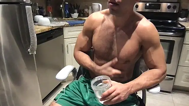 Snapshot of BigGuyMuscle chatting on 01-13-26, 07:35 BigGuyMuscle online show from 01-13-26, 07:35