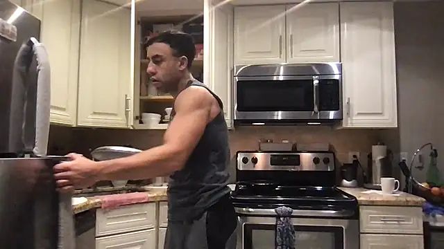 Snapshot of BigGuyMuscle chatting on 01-14-26, 09:48 BigGuyMuscle online show from 01-14-26, 09:48