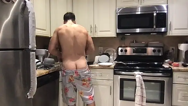 Snapshot of BigGuyMuscle chatting on 02-14-26, 01:35 BigGuyMuscle online show from 02-14-26, 01:35