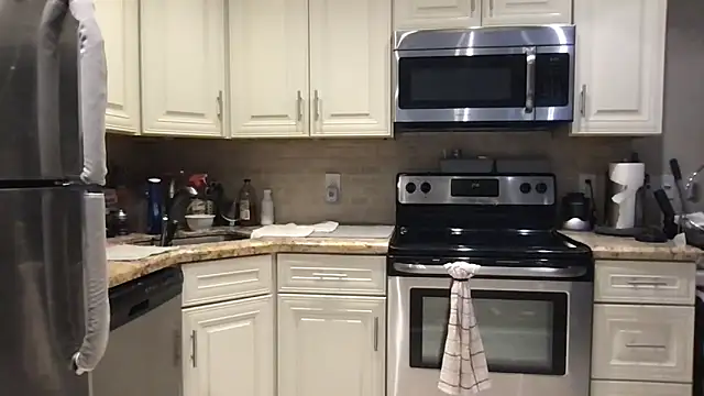 Snapshot of BigGuyMuscle chatting on 02-14-26, 06:48 BigGuyMuscle online show from 02-14-26, 06:48