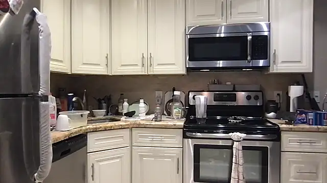 Snapshot of BigGuyMuscle chatting on 02-15-26, 09:00 BigGuyMuscle online show from 02-15-26, 09:00