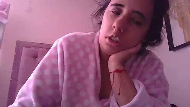 Snapshot of annarose19 chatting on 10-27-25, 05:28 annarose19 online show from 10-27-25, 05:28