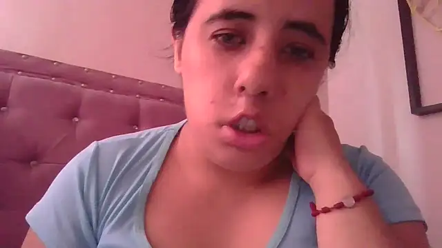 Snapshot of annarose19 chatting on 12-18-25, 05:30 annarose19 online show from 12-18-25, 05:30