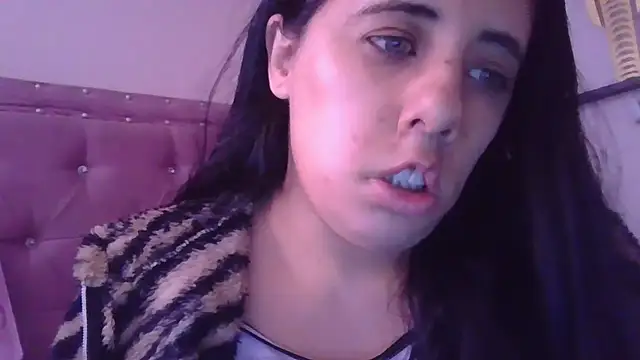 Snapshot of annarose19 chatting on 01-15-26, 08:45 annarose19 online show from 01-15-26, 08:45